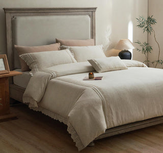 AVA.Home"浅語" (Sasayaki) プレミアム・テンセルリネン 4点セット | 生成り・くすみカラー | 繊細なレースとフリル