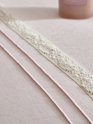 AVA.Home"浅語" (Sasayaki) プレミアム・テンセルリネン 4点セット | 生成り・くすみカラー | 繊細なレースとフリル