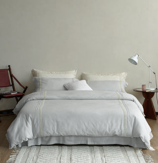 AVA.Home"浅語" (Sasayaki) プレミアム・テンセルリネン 4点セット | 生成り・くすみカラー | 繊細なレースとフリル